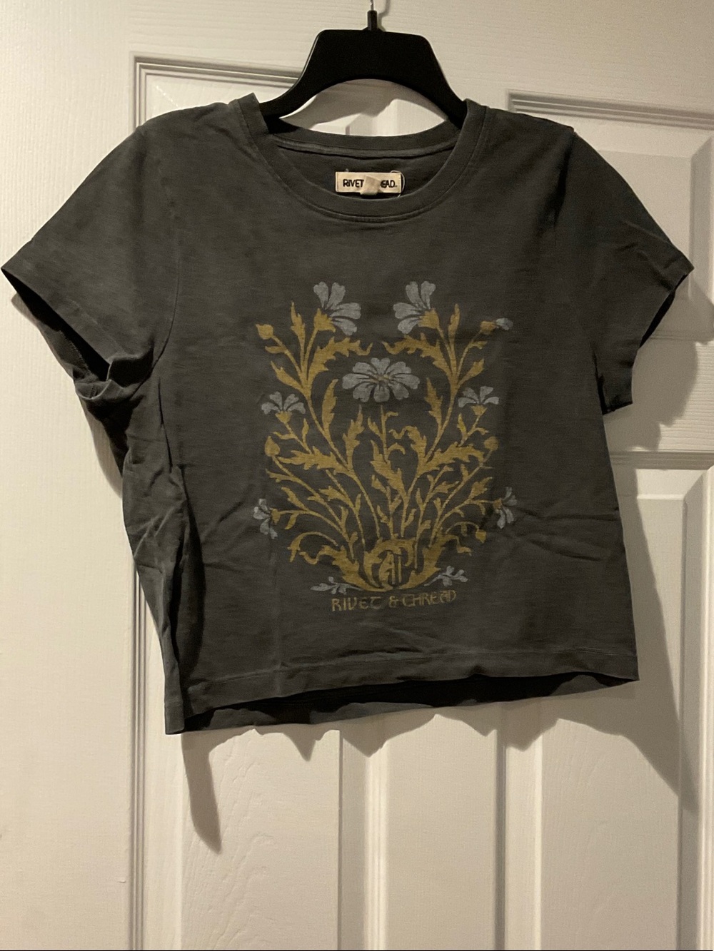 Rivet & Thread Floral Graphic Tee in Charcoal